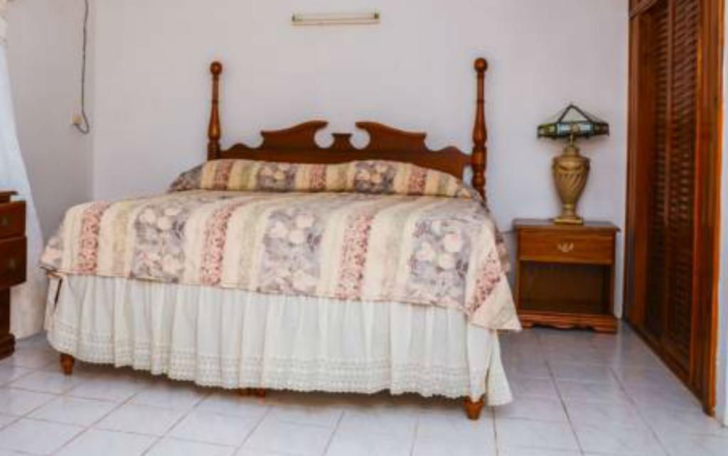 Vanvilla Guest House Negril Exterior photo